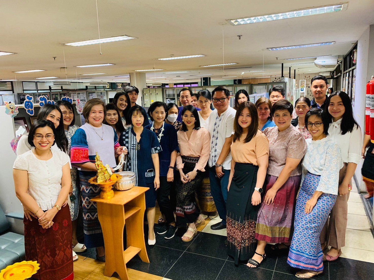 “กม.กสอ. ร่วมสืบสานประเพณีวัฒนธรรม รดน้ำดำหัววันสงกรานต์”